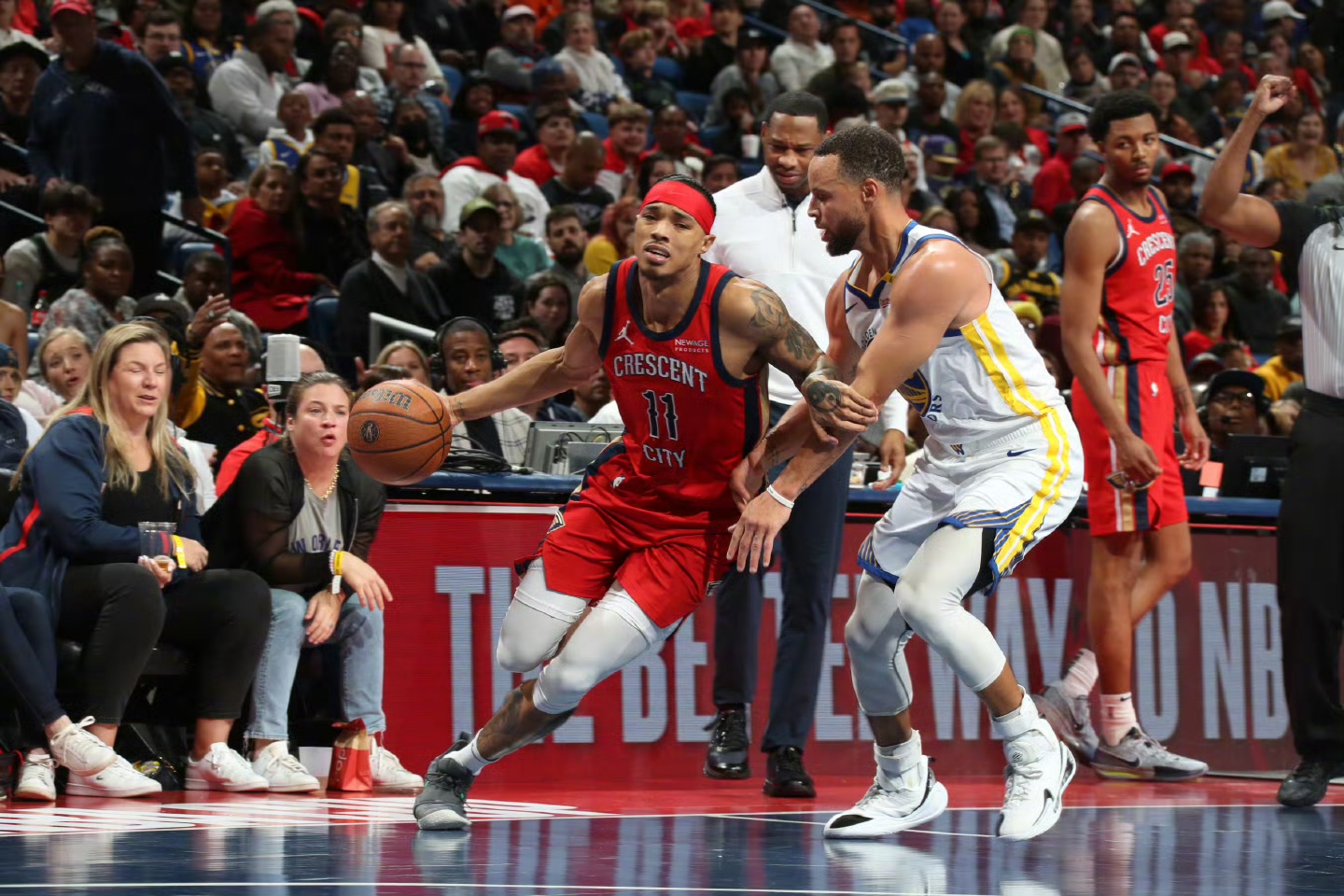 包含季前赛完美收官，鹈鹕领队气氛的词条