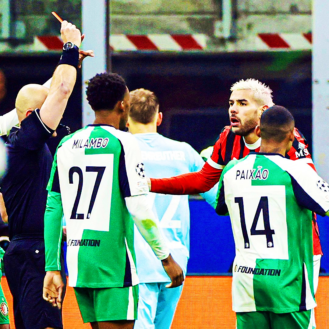 冰岛球员因违规动作被罚下场，对球队影响巨大